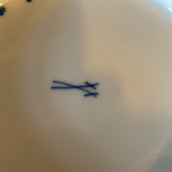 ANTIQUE MEISSEN BOWL  Mid 20th Century hand painted Made in Germany - Picture 9 of 10